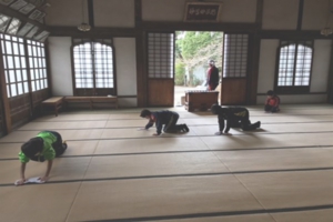 子供修行道場 雑巾がけ