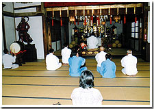 閉会式(唱題三遍)