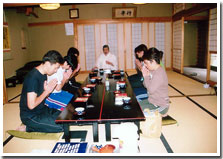 4.お昼は皆で精進弁当を頂く