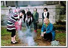 聖なる煙を身体に頂き、浄化する。