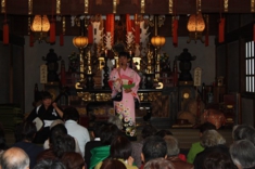 嶋田礼花さんの歌声が響く