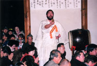 荒行僧の力強い読経