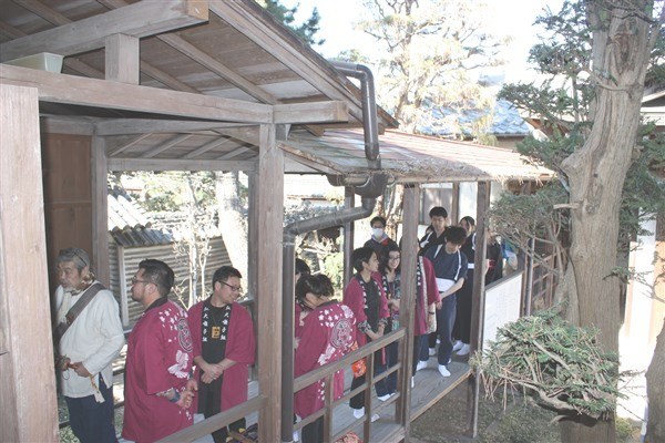 出番を待つ出演者