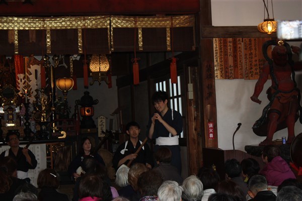 自己紹介や曲の説明