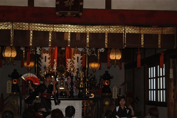 扇子を使った踊り