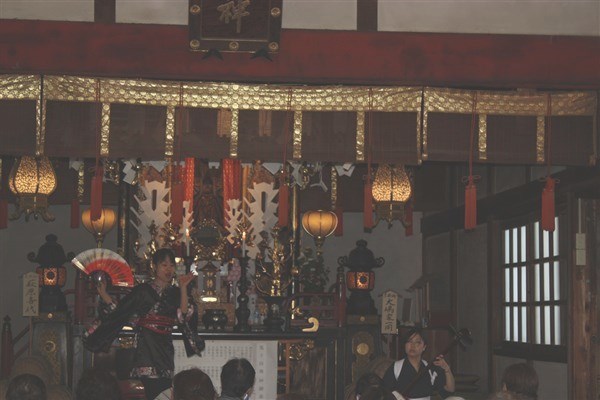 扇子を使った踊り