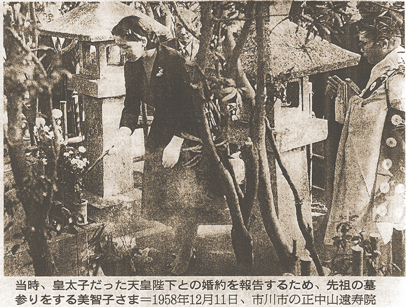 美智子様お墓参りの様子