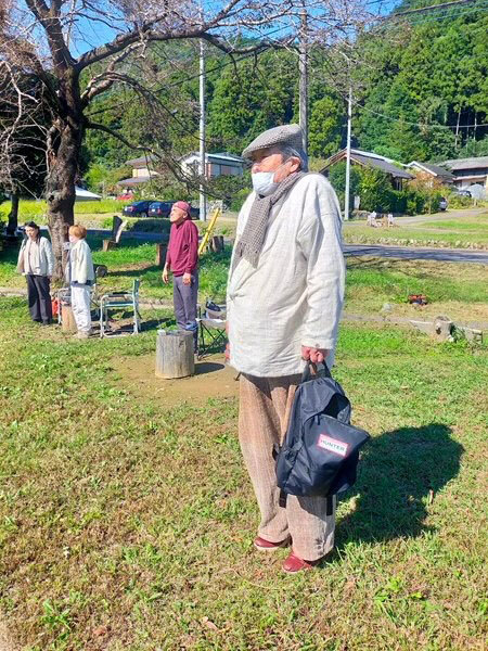肩に力を入れてから脱力