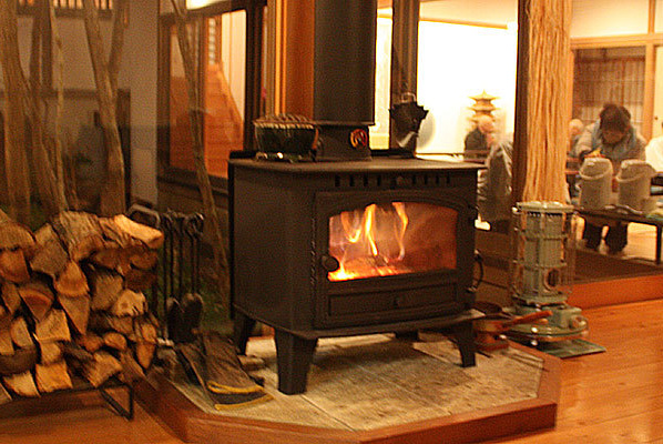 客殿の暖炉