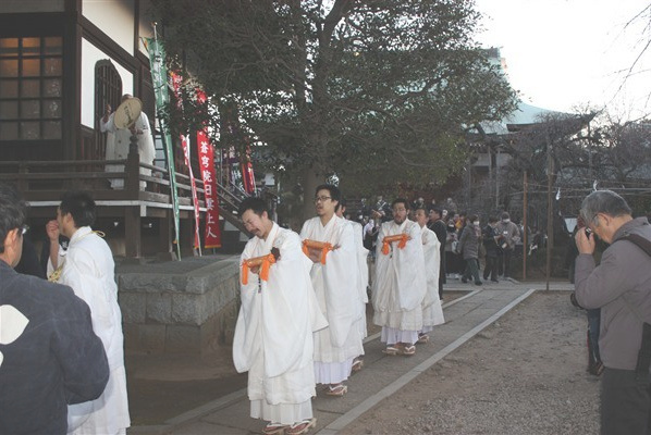 日久上人御廟へ移動