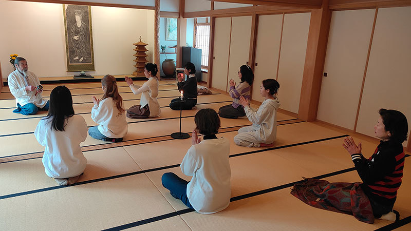 瞑想会の様子