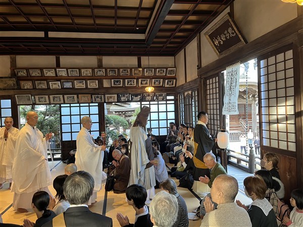 日久上人廟へ向かう