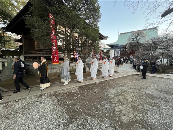 日久上人廟へ向かう