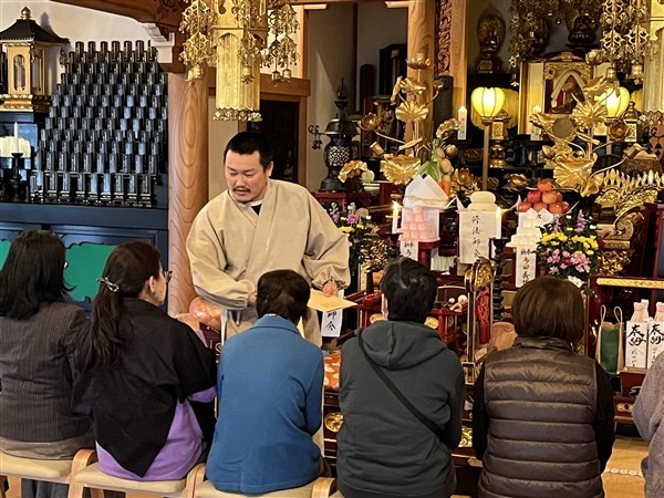 お札が配られる